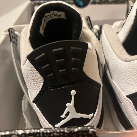 Men’s size 11 Jordan 4’s Retro Military Black in color. NWT. Never worn. - Picture 11 of 13